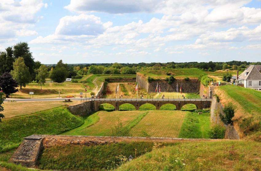 La Roche Du Roy Apartment Rocroi ภายนอก รูปภาพ